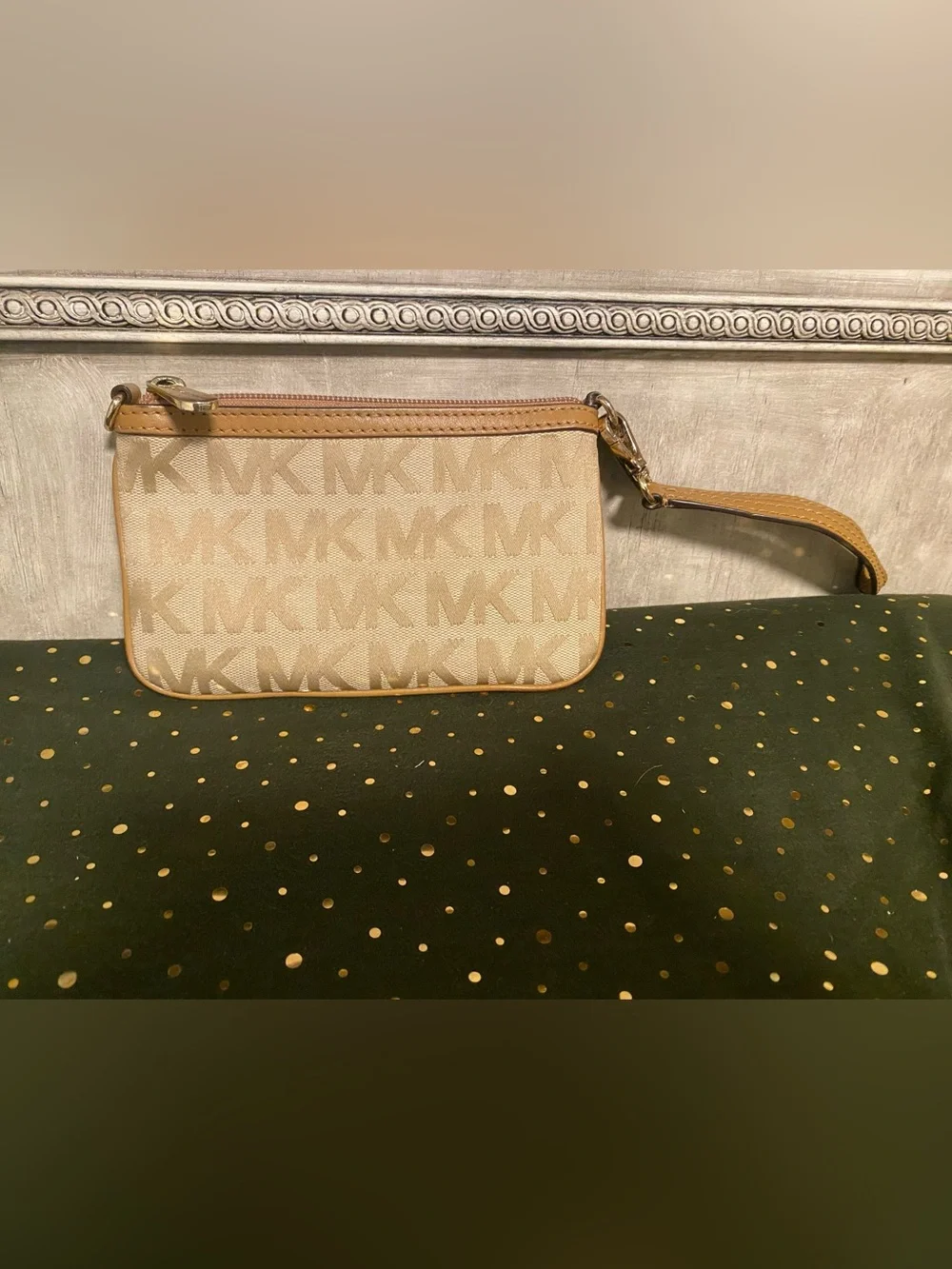 EUC Michael Kors Tan & Beige Signature MK Wristlet Clutch